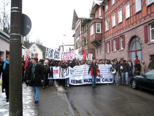 Der Demonstrationszug setzt sich in Bewegung